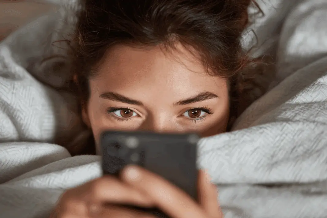 this-phone-habit-is-ruining-your-eyesight