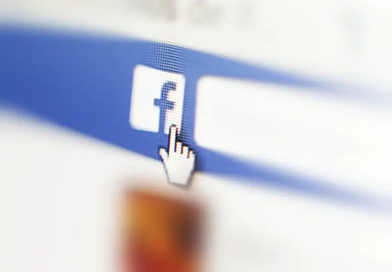 Macro Facebook
