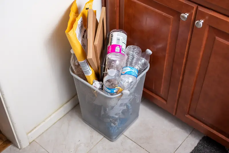 Kitchen garbage can